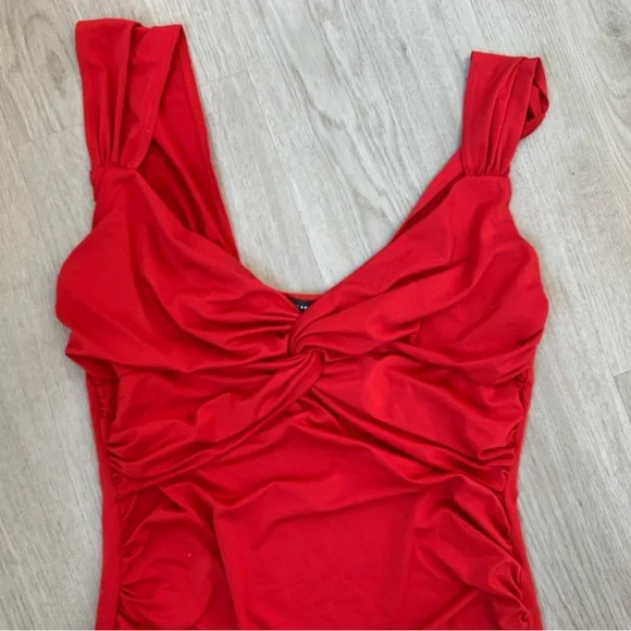 Red Ruched Sleeveless Tank Top - Picture 3 of 6
